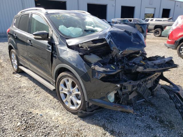 Ford Escape tit (2015)