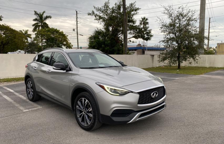 Infiniti Qx30 base (2017)