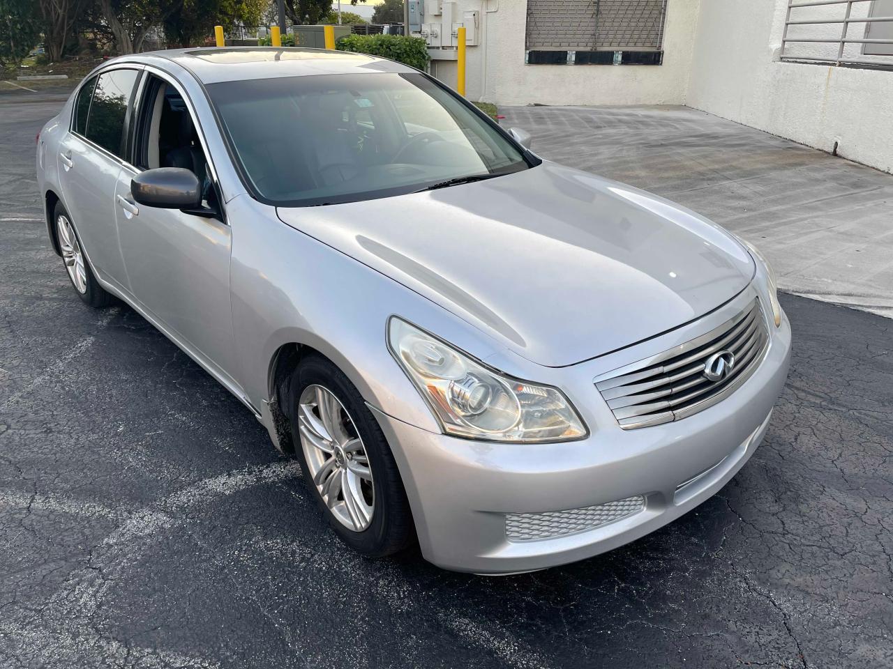 Infiniti G37 base (2013)