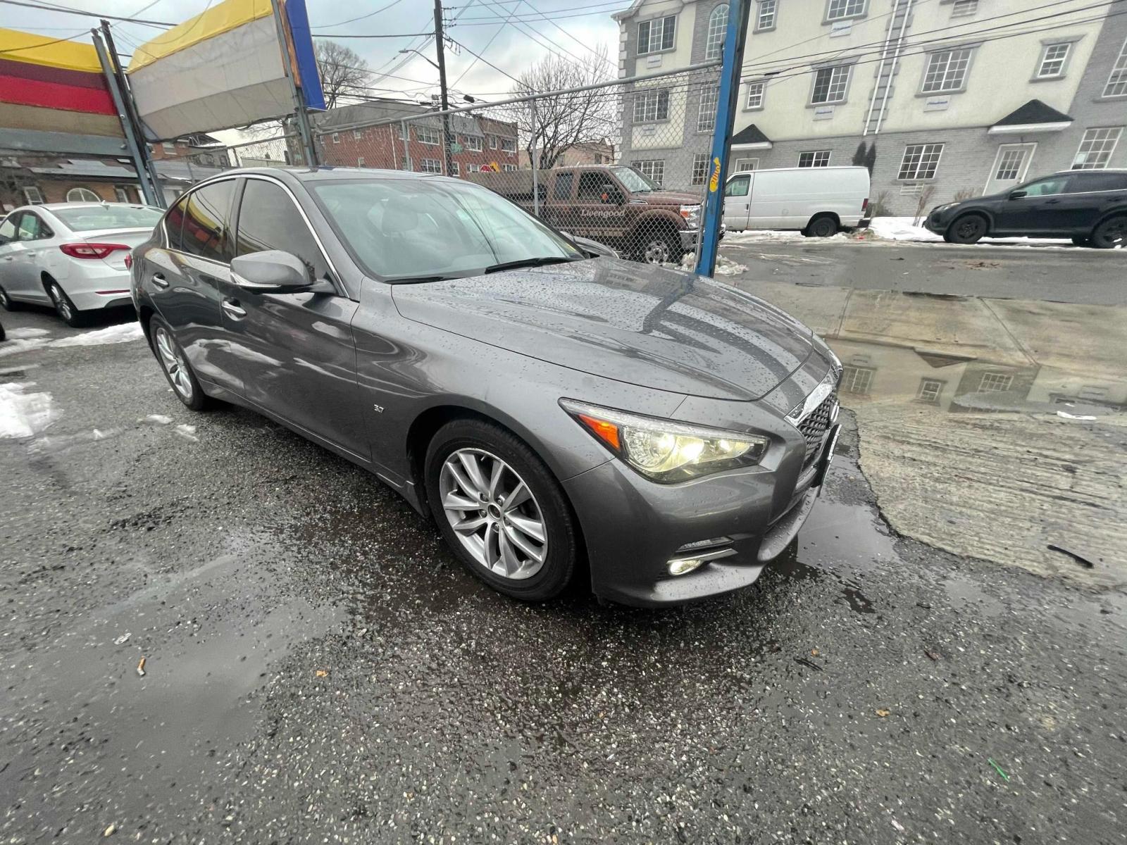 Infiniti Q50 base (2014)