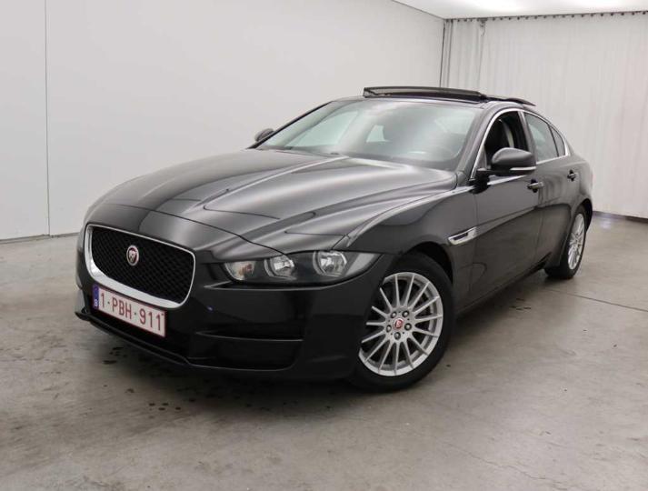 Jaguar Xe saloon (2016)