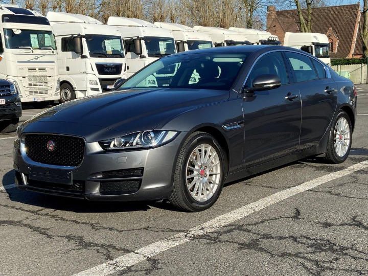 Jaguar Xe saloon (2019)