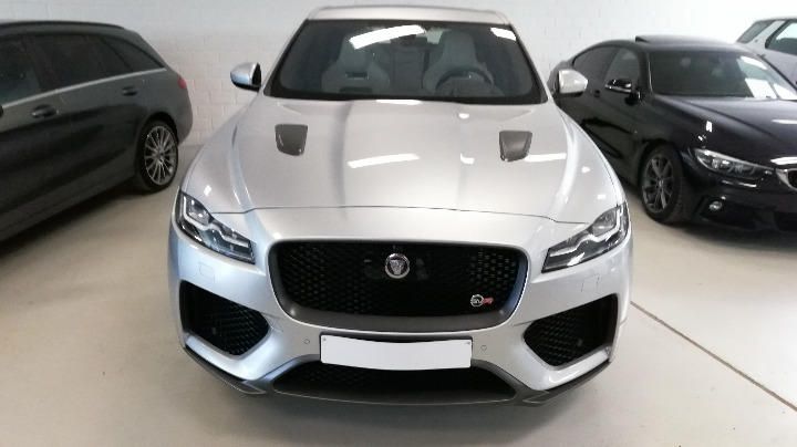 Jaguar F-pace suv (2018)