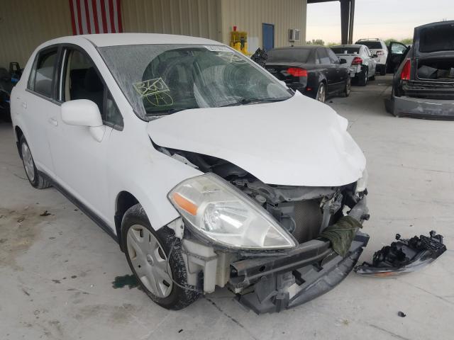 Nissan Versa s (2011)