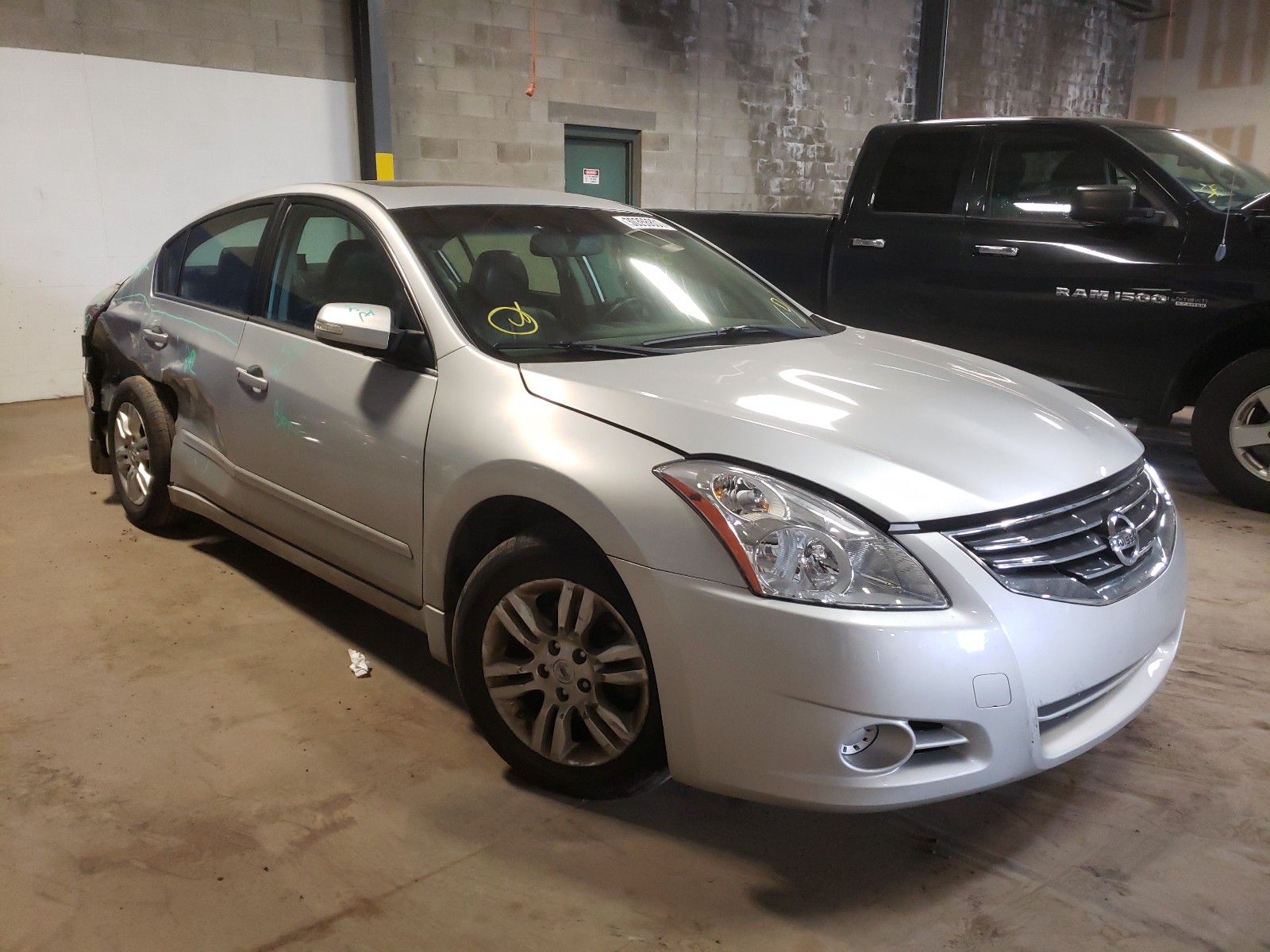 Nissan Altima bas (2012)