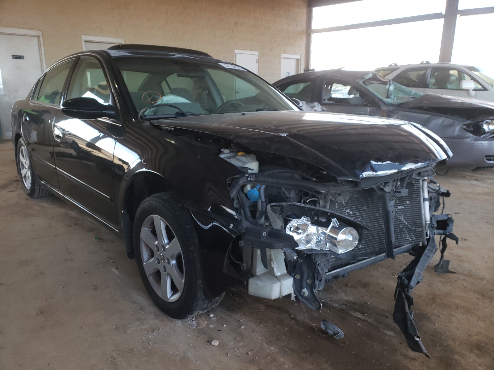 Nissan Altima bas (2003)
