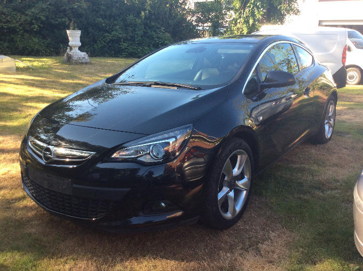 Opel Astra gtc (2013)