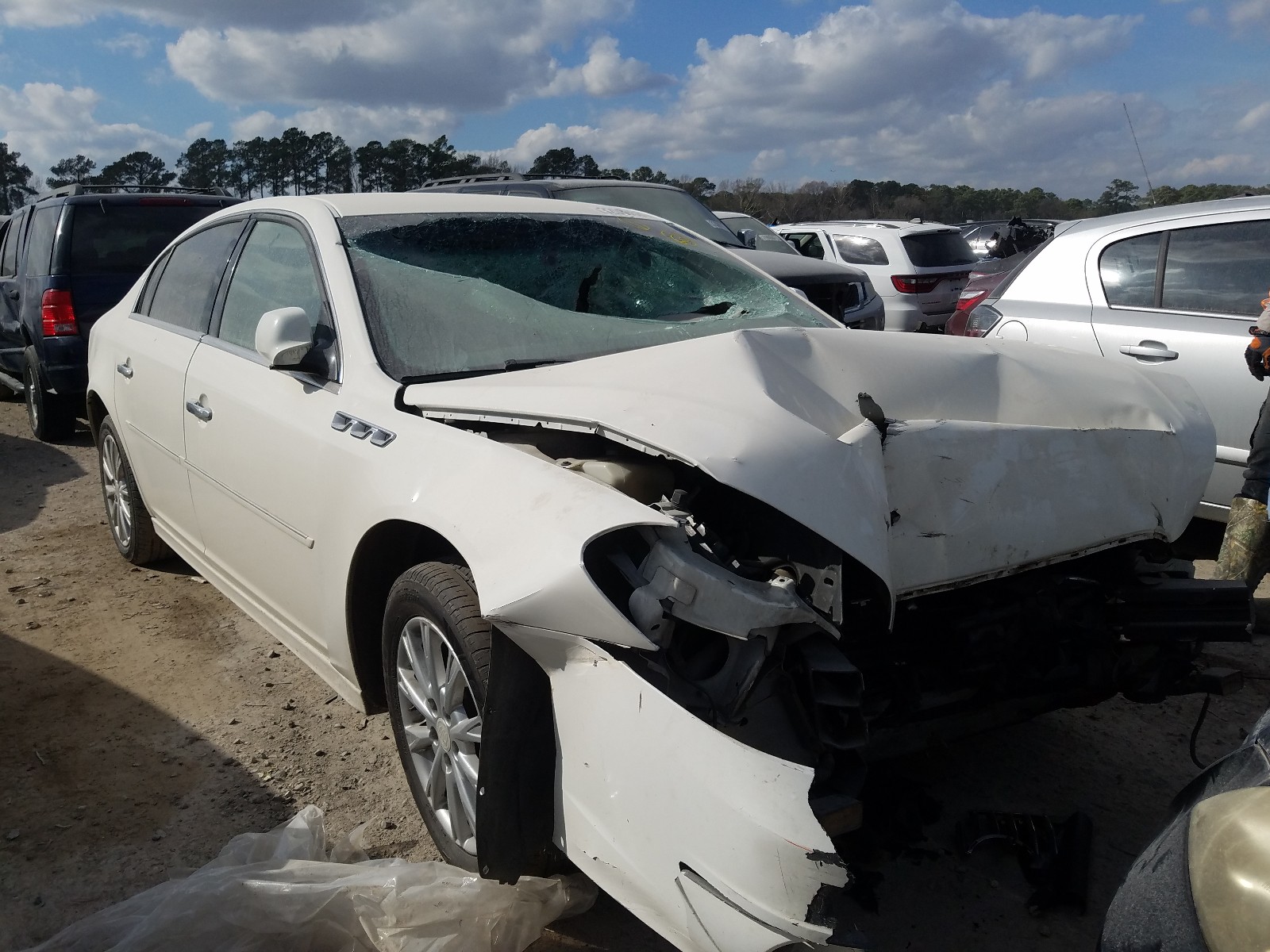Buick Lucerne cx (2011)
