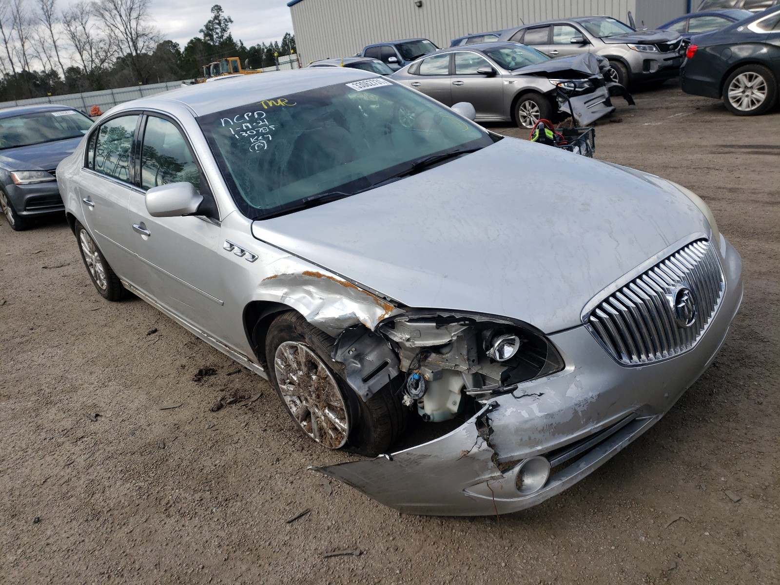 Buick Lucerne cx (2011)