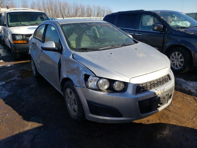 Chevrolet Sonic ls (2013)