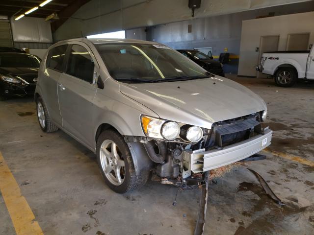 Chevrolet Sonic ls (2015)