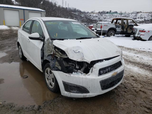 Chevrolet Sonic ls (2013)