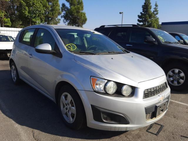 Chevrolet Sonic ls (2013)