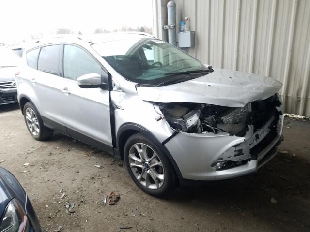 Ford Escape tit (2015)