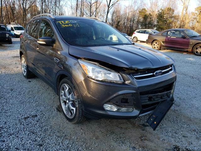 Ford Escape tit (2015)