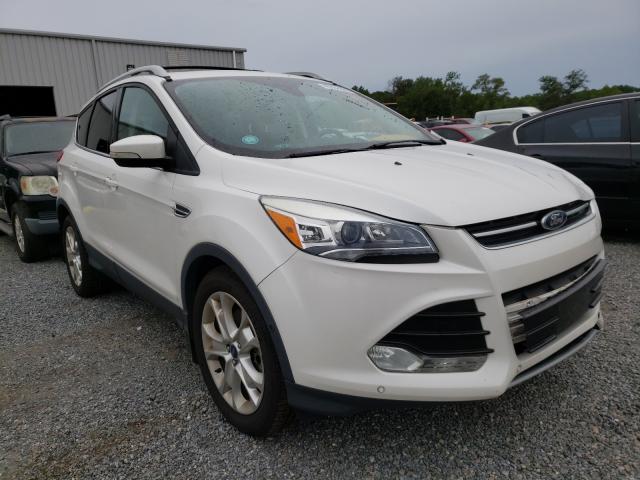 Ford Escape tit (2015)
