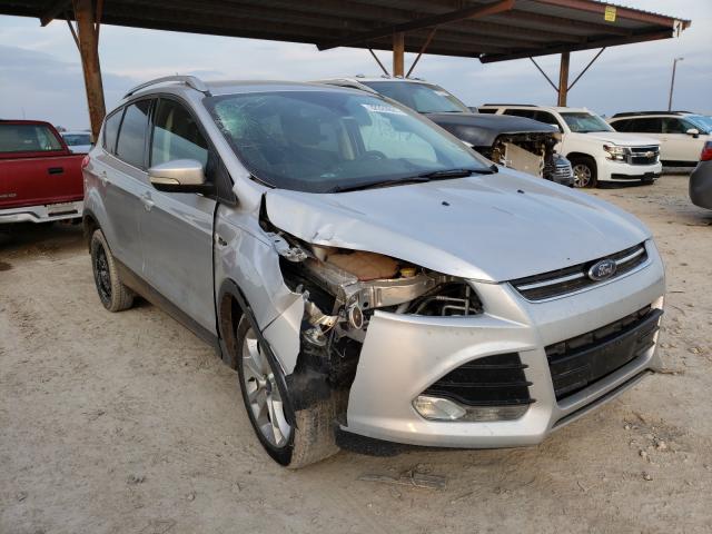 Ford Escape tit (2015)