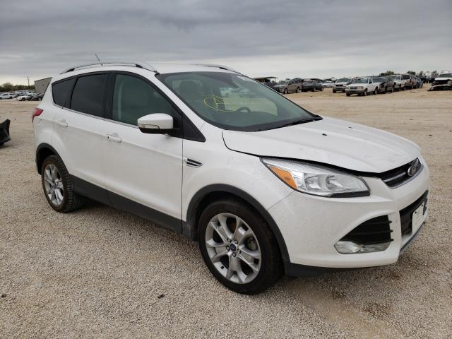 Ford Escape tit (2015)