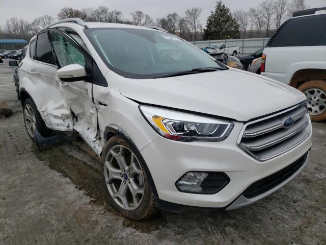 Ford Escape tit (2017)