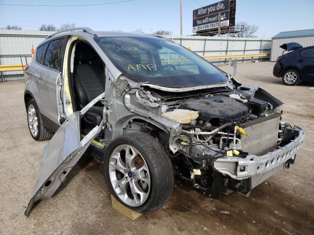 Ford Escape tit (2015)