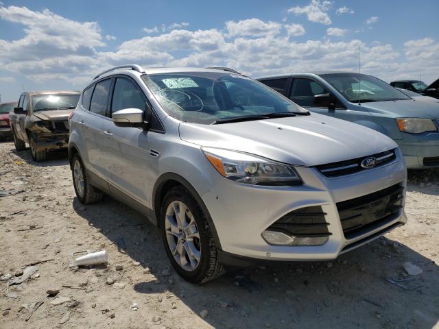 Ford Escape tit (2015)