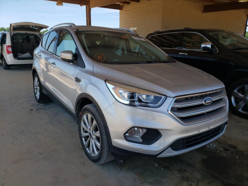 Ford Escape tit (2017)