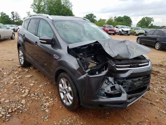 Ford Escape tit (2015)