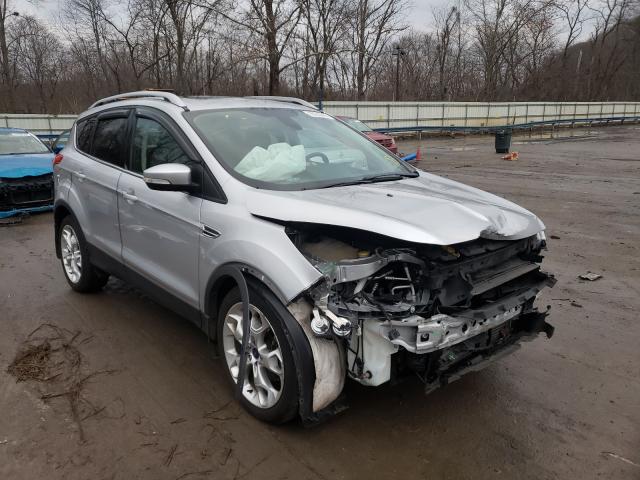 Ford Escape tit (2015)