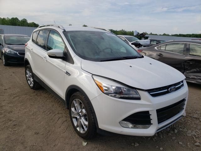 Ford Escape tit (2015)