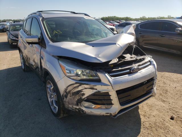 Ford Escape tit (2015)