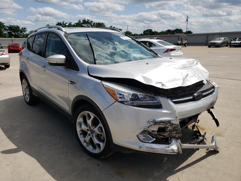 Ford Escape tit (2015)