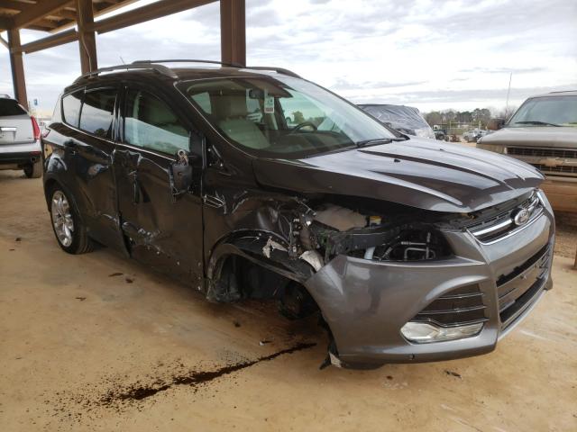 Ford Escape tit (2015)