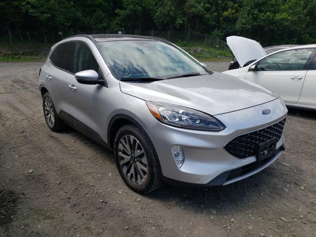 Ford Escape tit (2020)