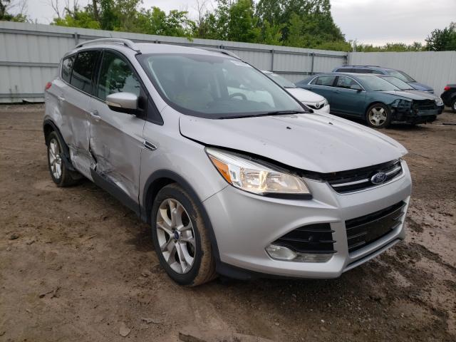 Ford Escape tit (2015)