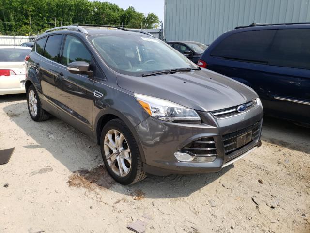 Ford Escape tit (2015)