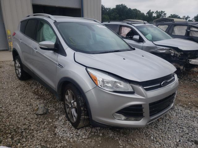 Ford Escape tit (2015)