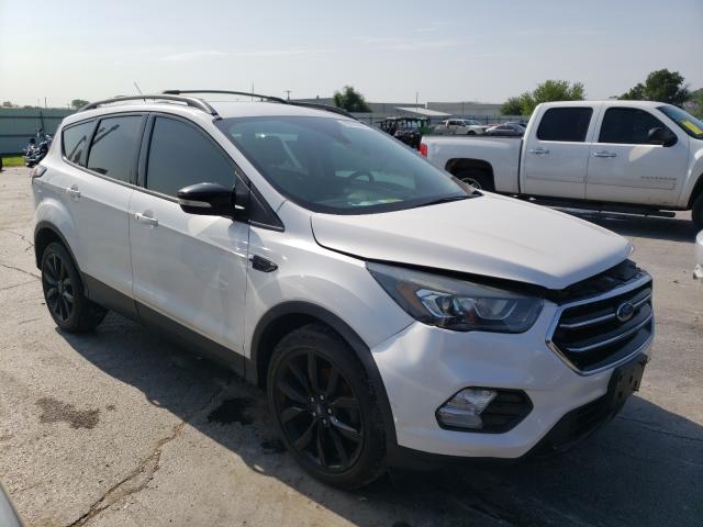 Ford Escape tit (2017)
