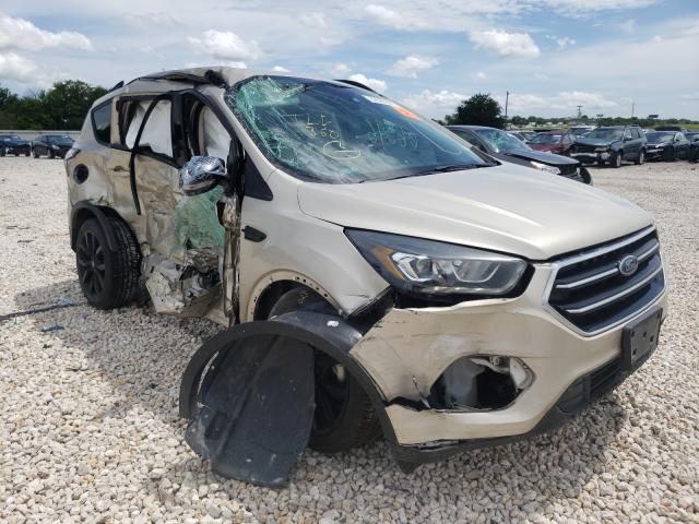 Ford Escape tit (2017)