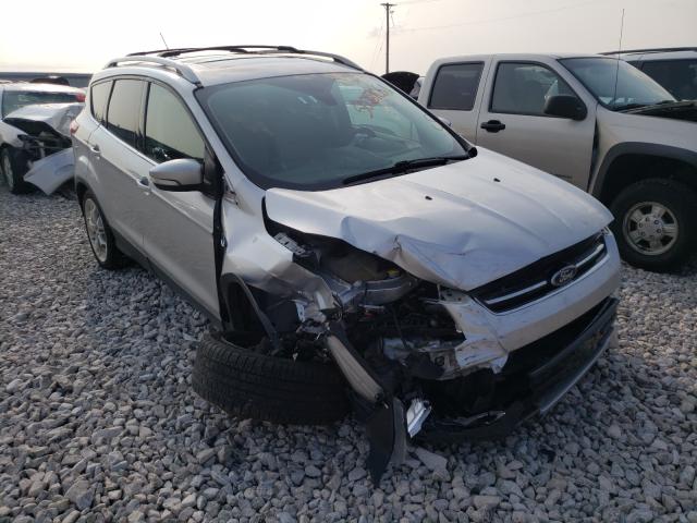 Ford Escape tit (2015)
