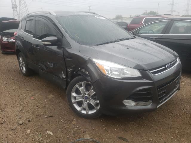 Ford Escape tit (2015)