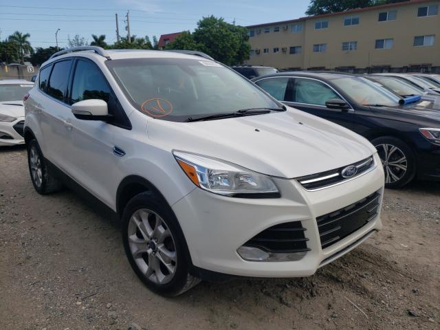 Ford Escape tit (2015)