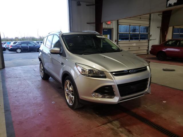 Ford Escape tit (2015)