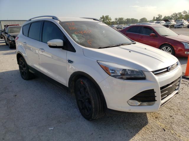 Ford Escape tit (2016)