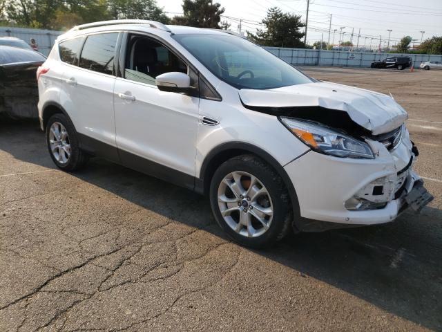 Ford Escape tit (2016)