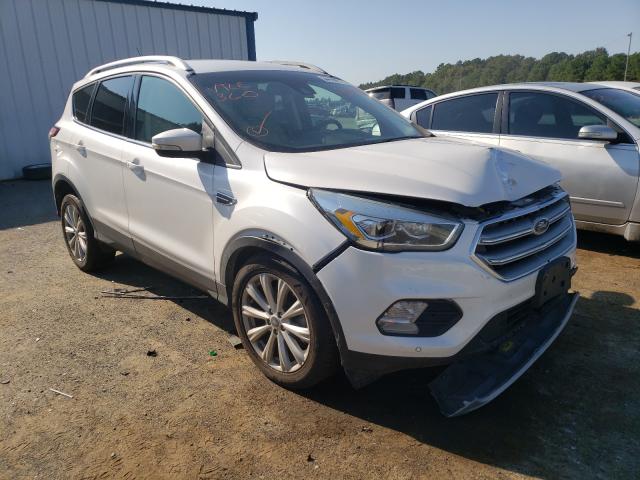 Ford Escape tit (2017)