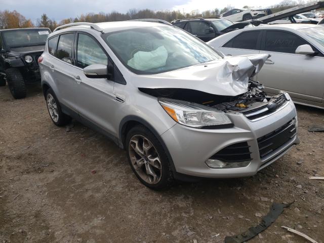 Ford Escape tit (2015)