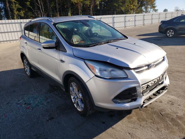 Ford Escape tit (2015)