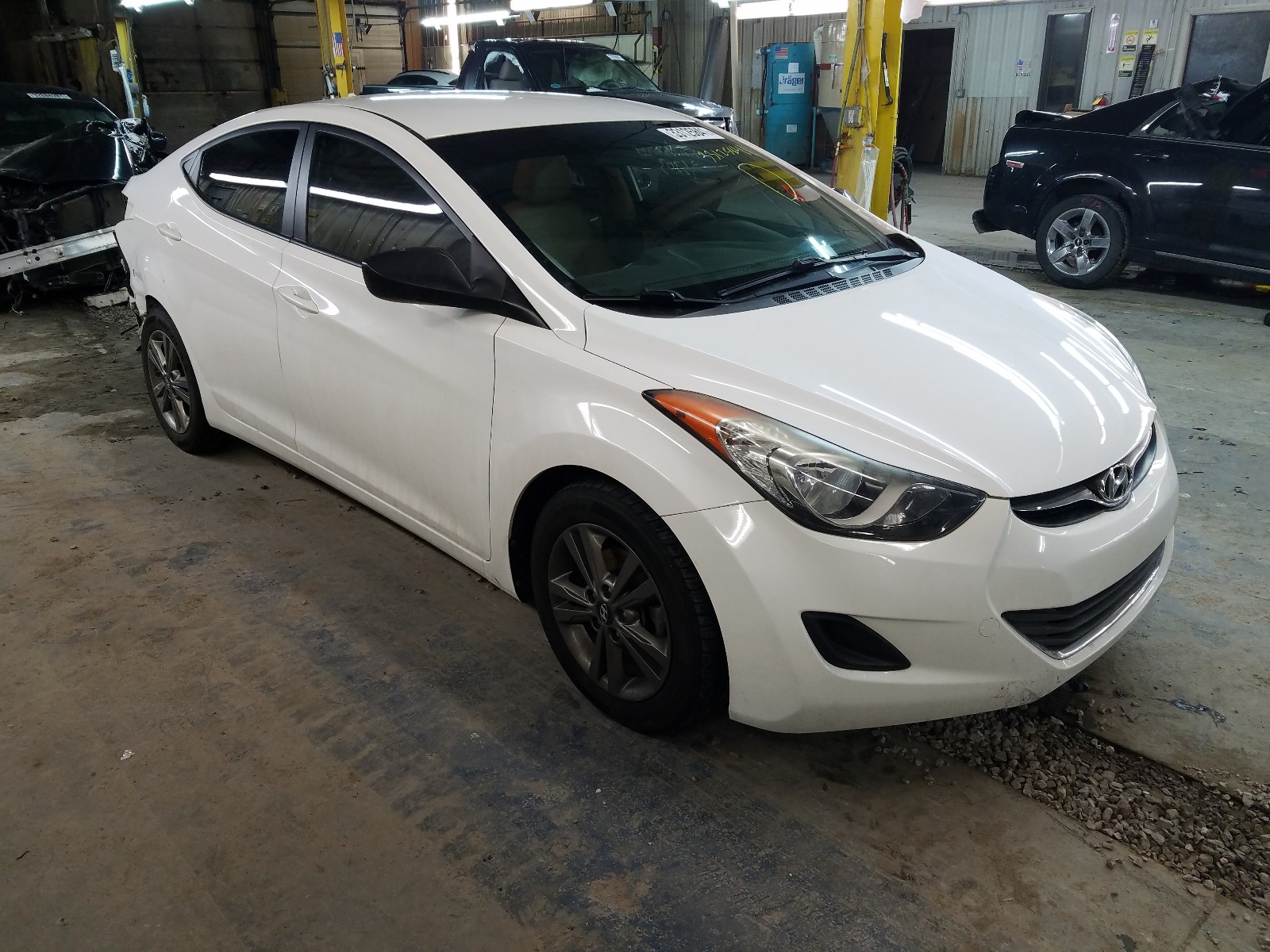Hyundai Elantra gl (2013)