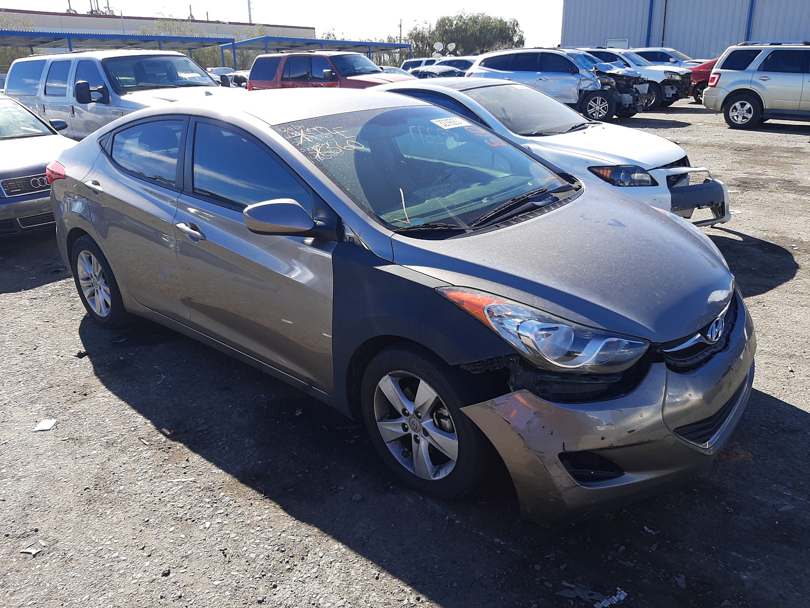 Hyundai Elantra gl (2013)