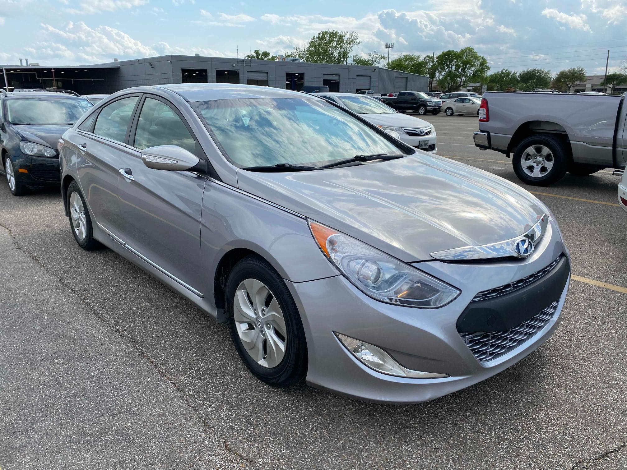 Hyundai Sonata hyb (2013)